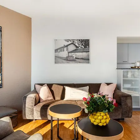 现代13号套房公寓 *